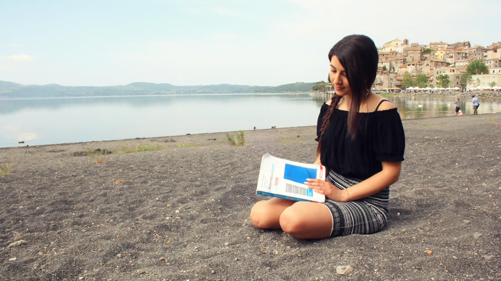 ALESSIA AISHA BOLZAN DURANTE LE RIPRESE DEL VIDEO DEDICATO A GIORGIA