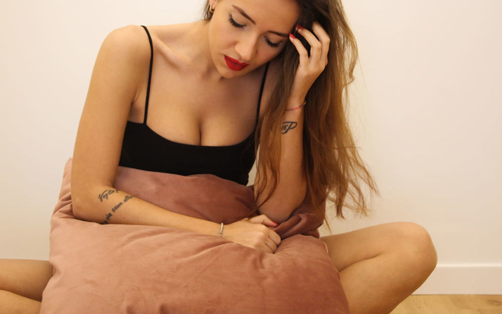 Laura durante le riprese del video “Rebecca la bellezza proibita”